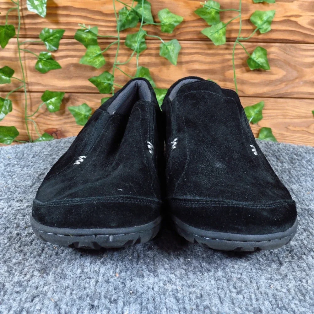 Natural Sport suede are medium